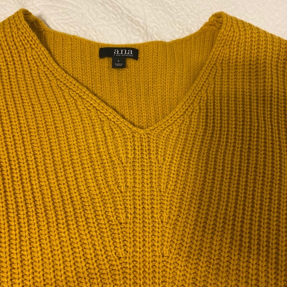 Mustard v-neck sweater - Picture 4 of 5
